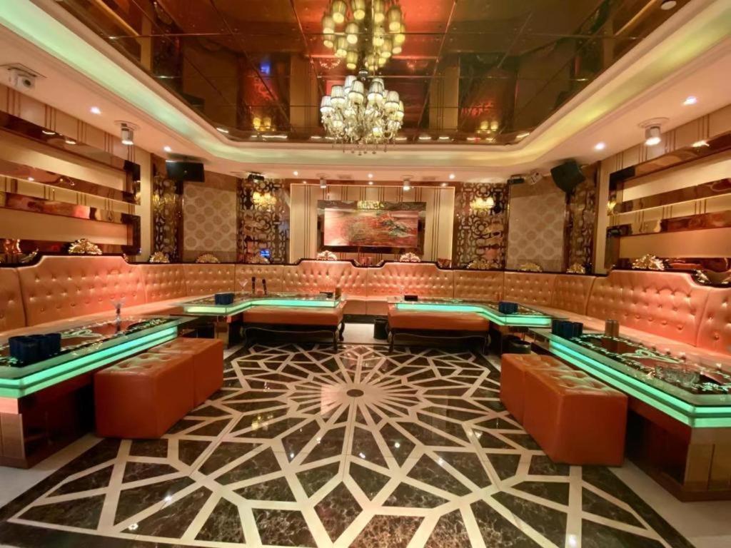 Fenggang Gladden Hotel Tiantangwei Екстериор снимка