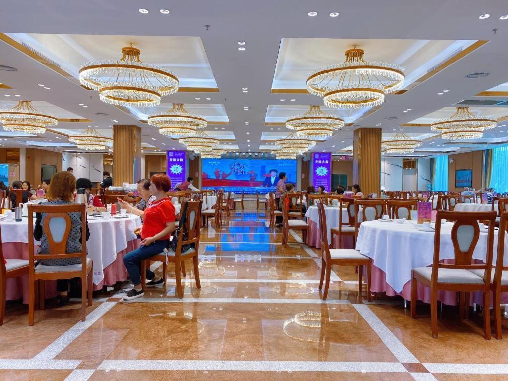 Fenggang Gladden Hotel Tiantangwei Екстериор снимка