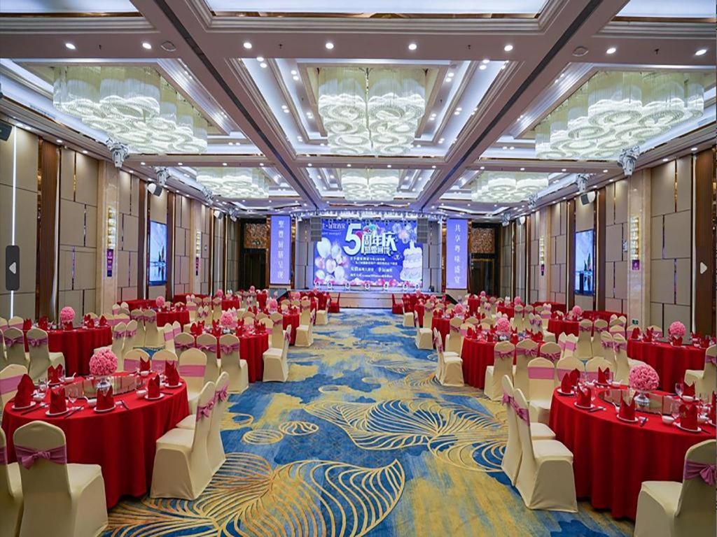Fenggang Gladden Hotel Tiantangwei Екстериор снимка