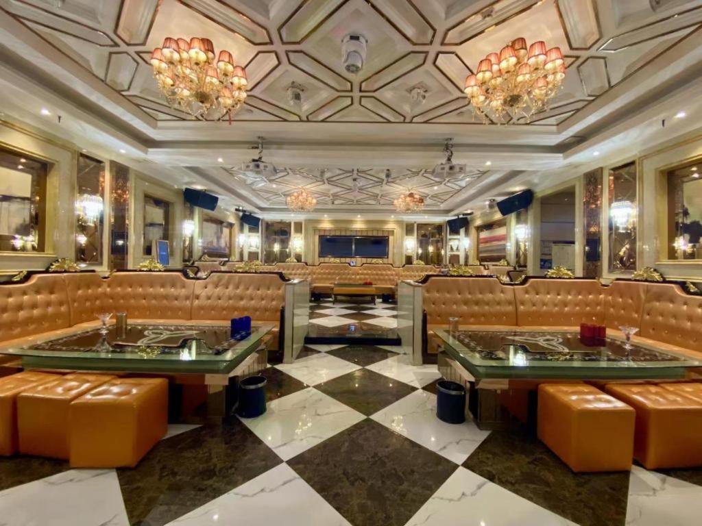 Fenggang Gladden Hotel Tiantangwei Екстериор снимка