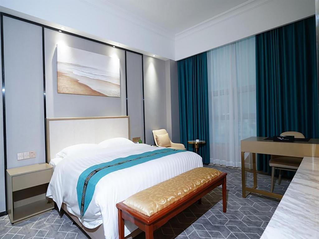Fenggang Gladden Hotel Tiantangwei Екстериор снимка