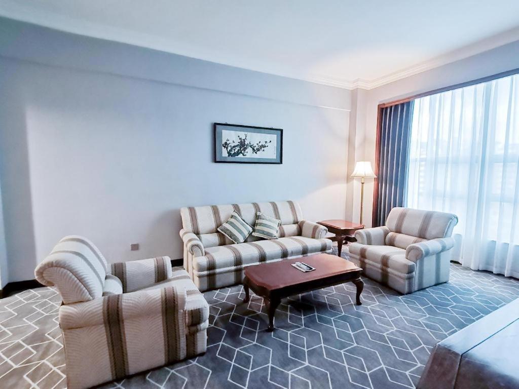 Fenggang Gladden Hotel Tiantangwei Екстериор снимка