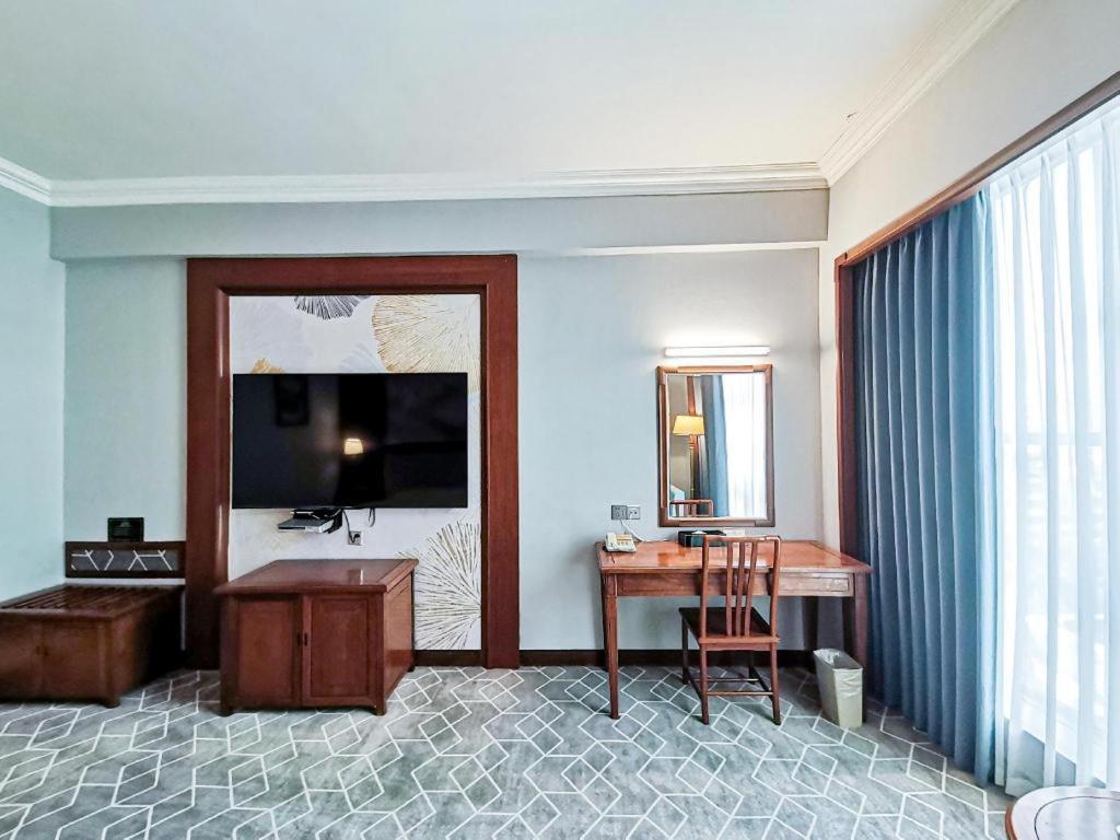 Fenggang Gladden Hotel Tiantangwei Екстериор снимка