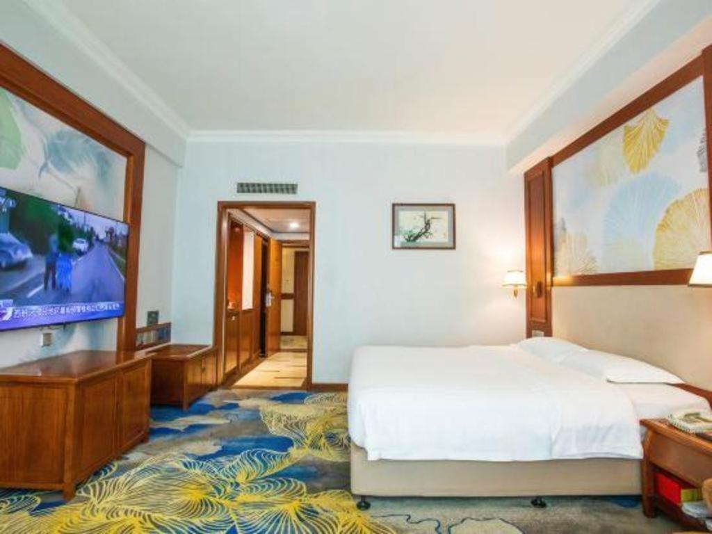 Fenggang Gladden Hotel Tiantangwei Екстериор снимка