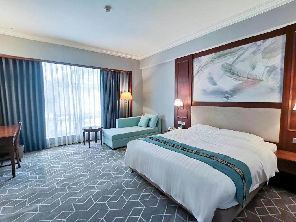 Fenggang Gladden Hotel Tiantangwei Екстериор снимка