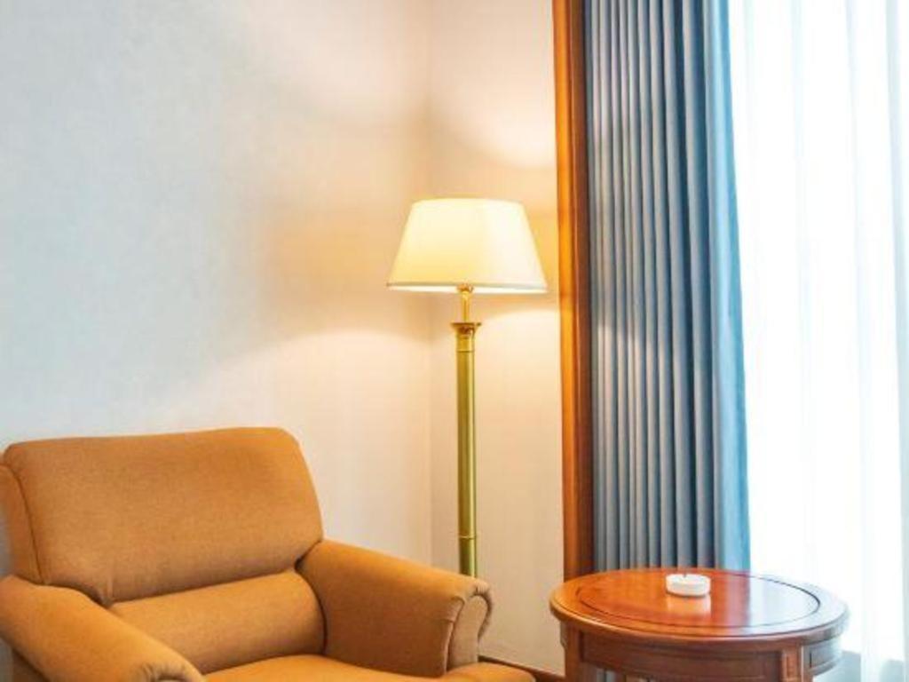 Fenggang Gladden Hotel Tiantangwei Екстериор снимка