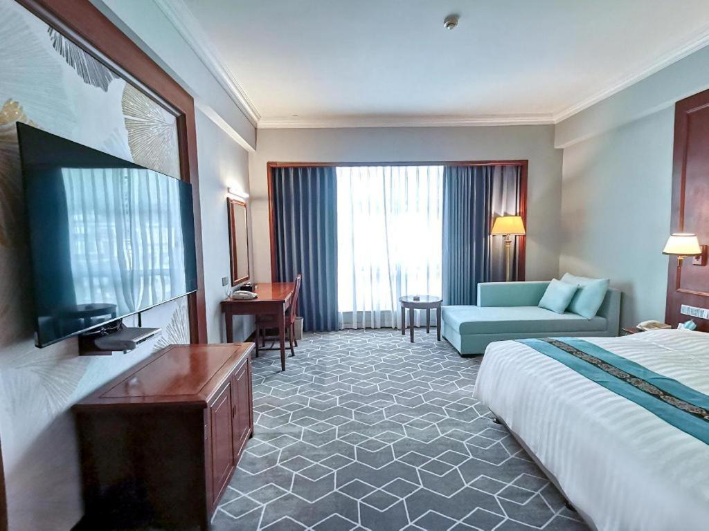 Fenggang Gladden Hotel Tiantangwei Екстериор снимка