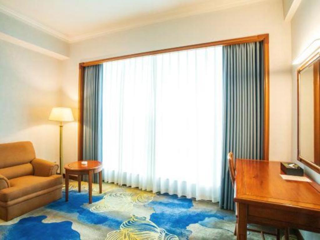 Fenggang Gladden Hotel Tiantangwei Екстериор снимка