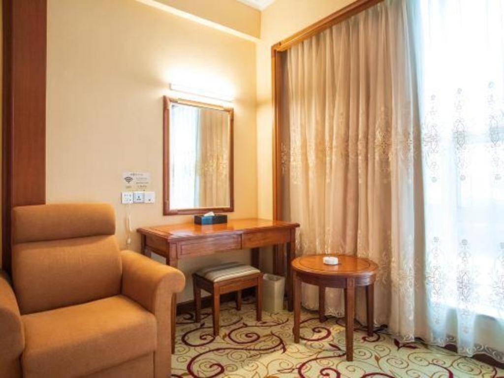 Fenggang Gladden Hotel Tiantangwei Екстериор снимка