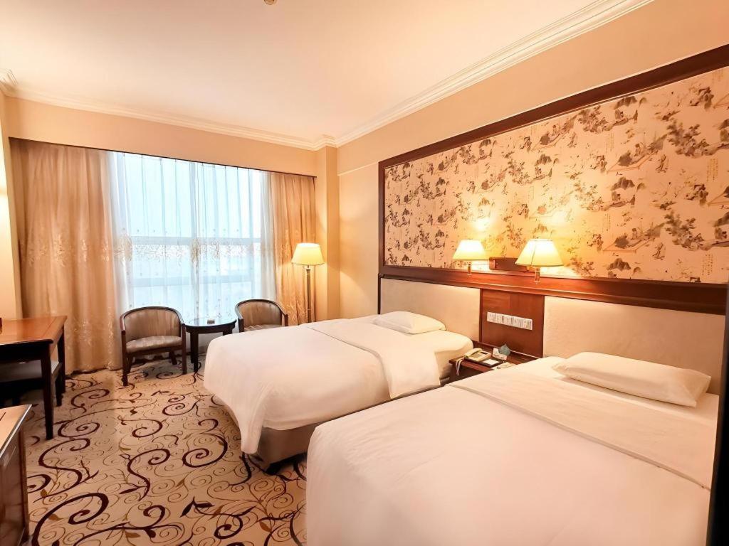 Fenggang Gladden Hotel Tiantangwei Екстериор снимка