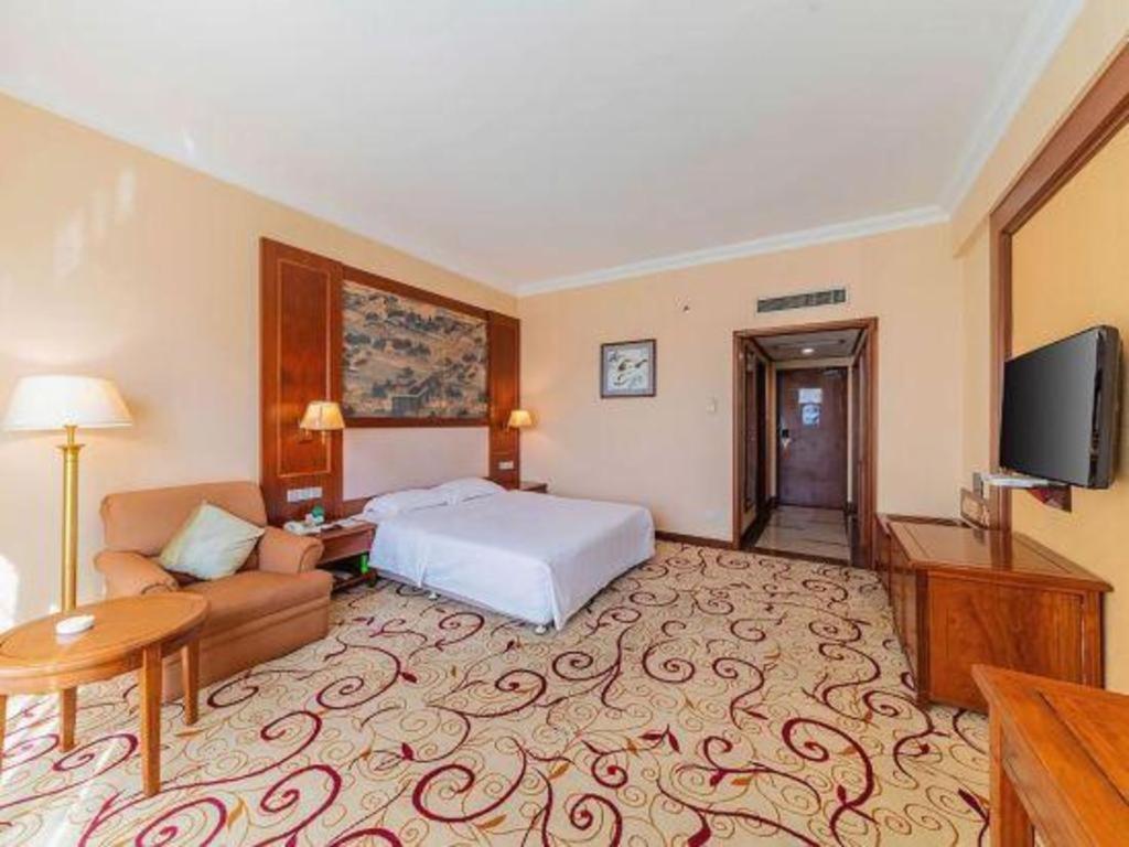 Fenggang Gladden Hotel Tiantangwei Екстериор снимка
