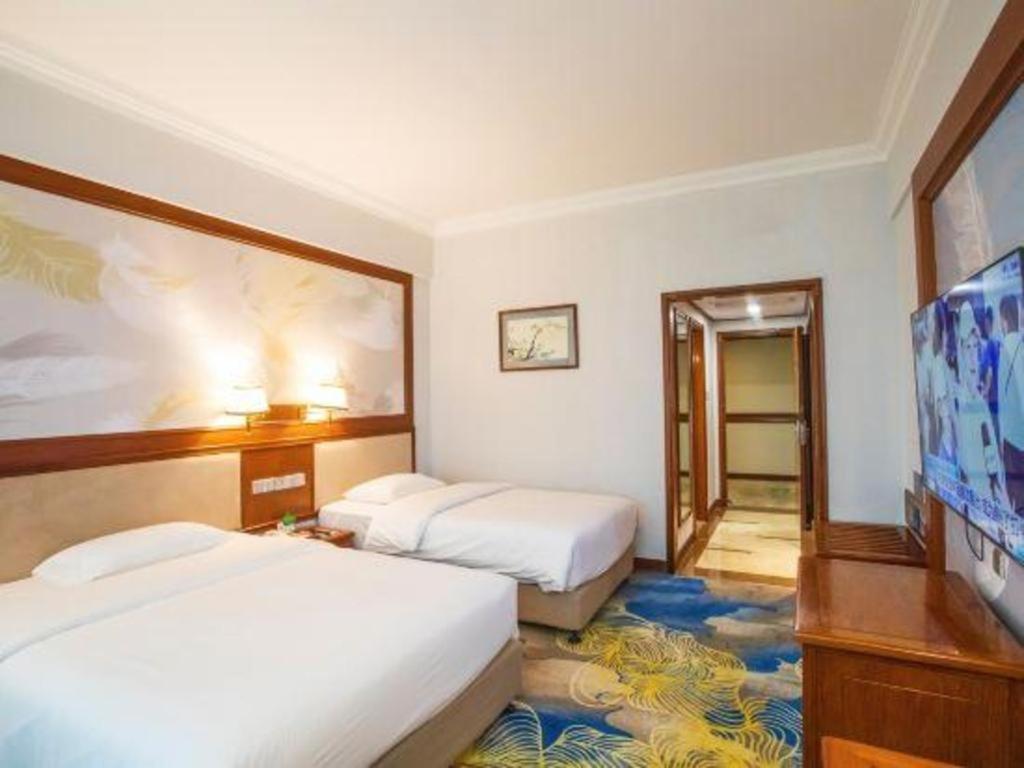 Fenggang Gladden Hotel Tiantangwei Екстериор снимка