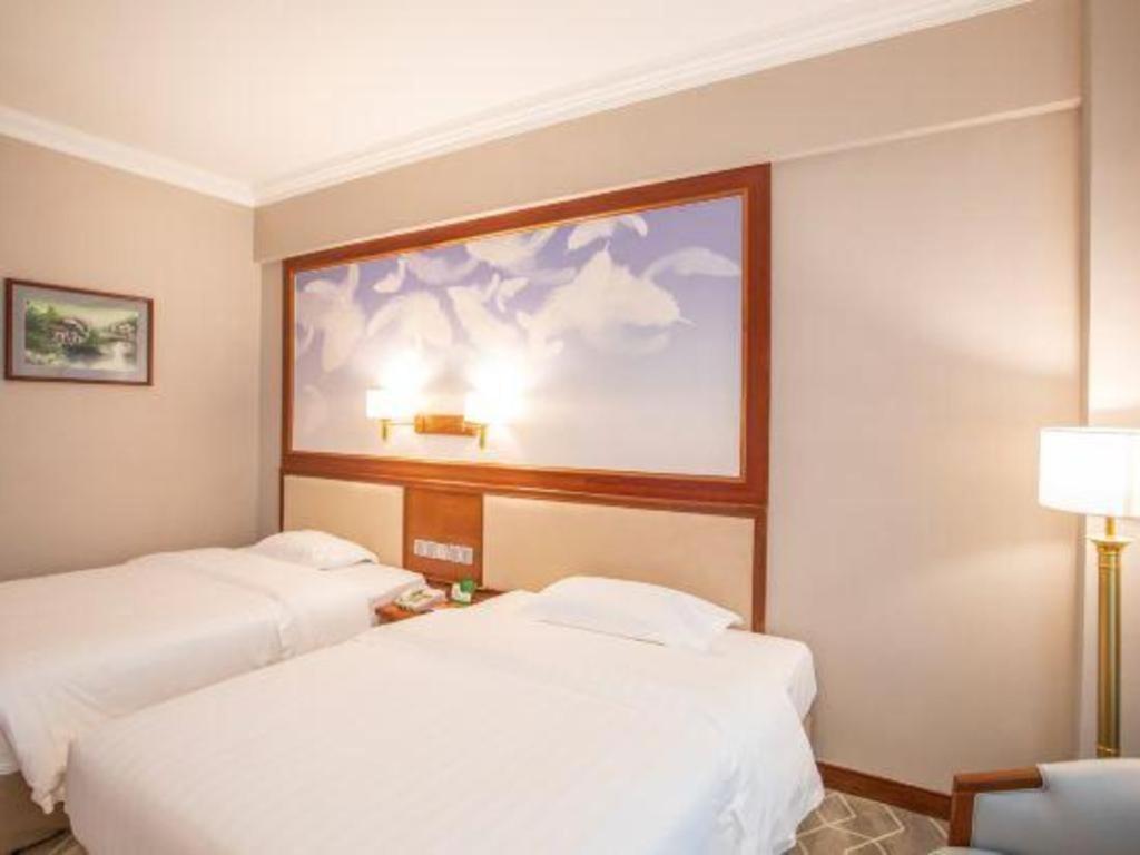 Fenggang Gladden Hotel Tiantangwei Екстериор снимка